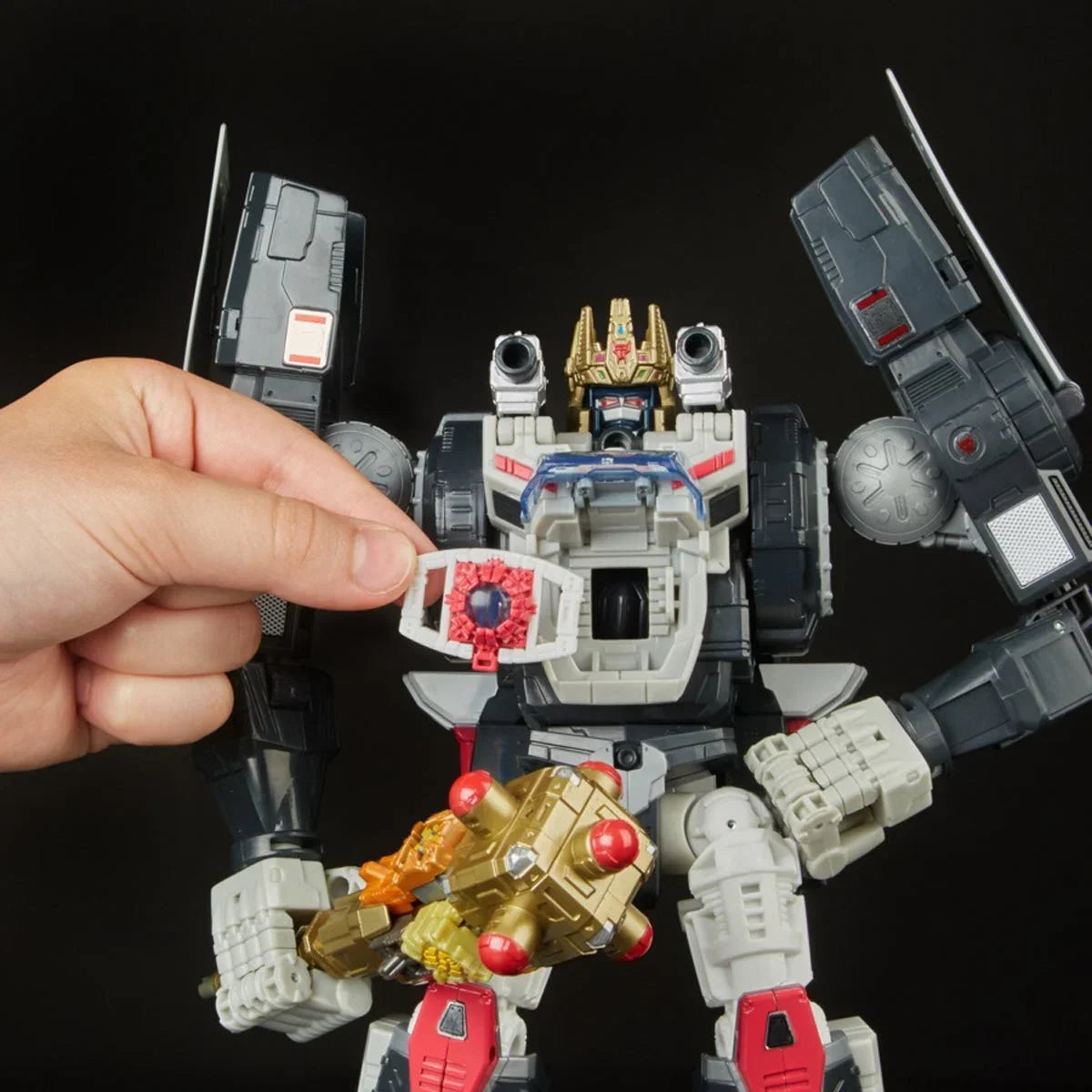 Transformers Generations Power of the Primes Throne of the Primes Optimal Optimus Action Figure product image 3, provided