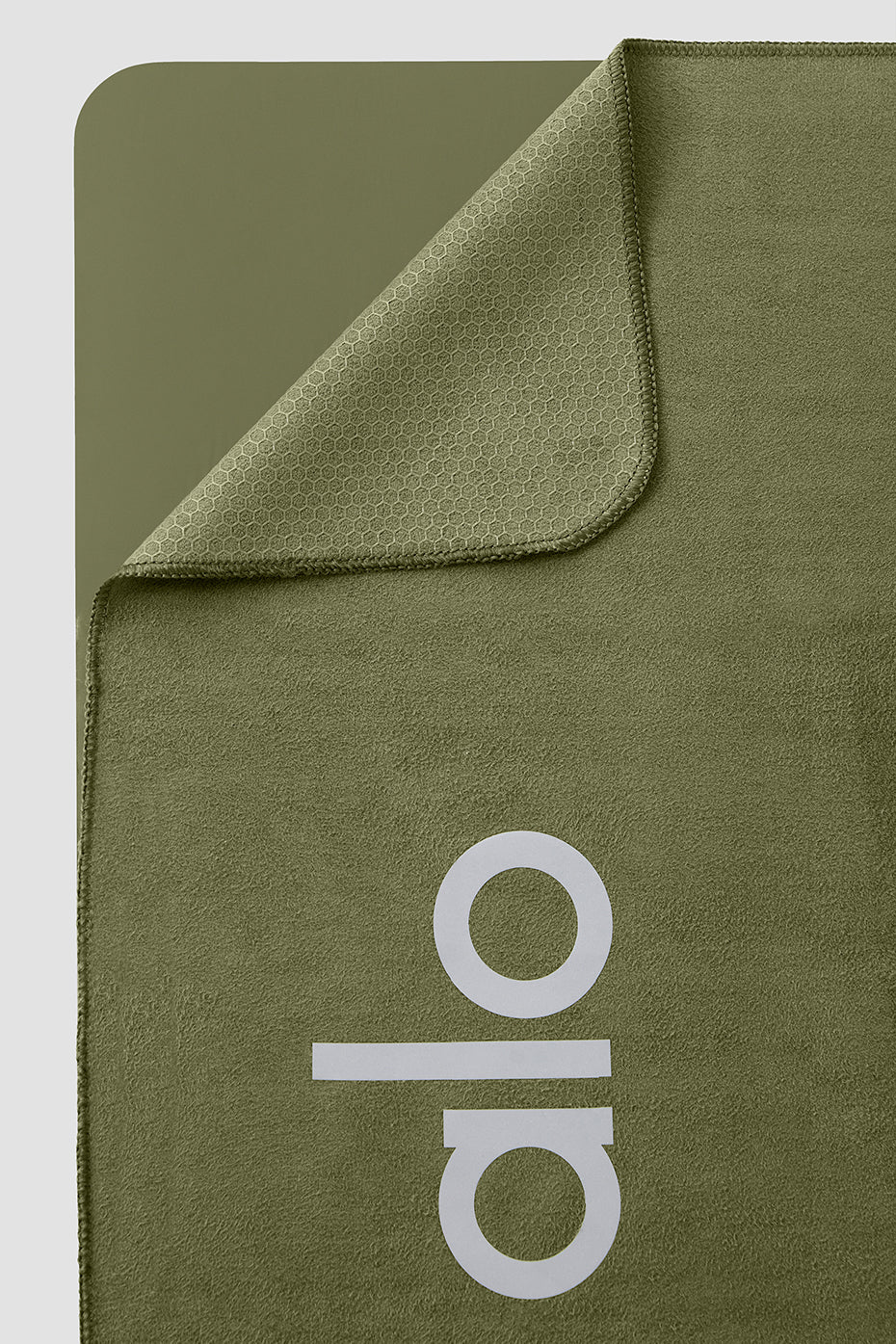 Grounded No-Slip Towel - Jungle product image 2, provided for visual reference and product detail review