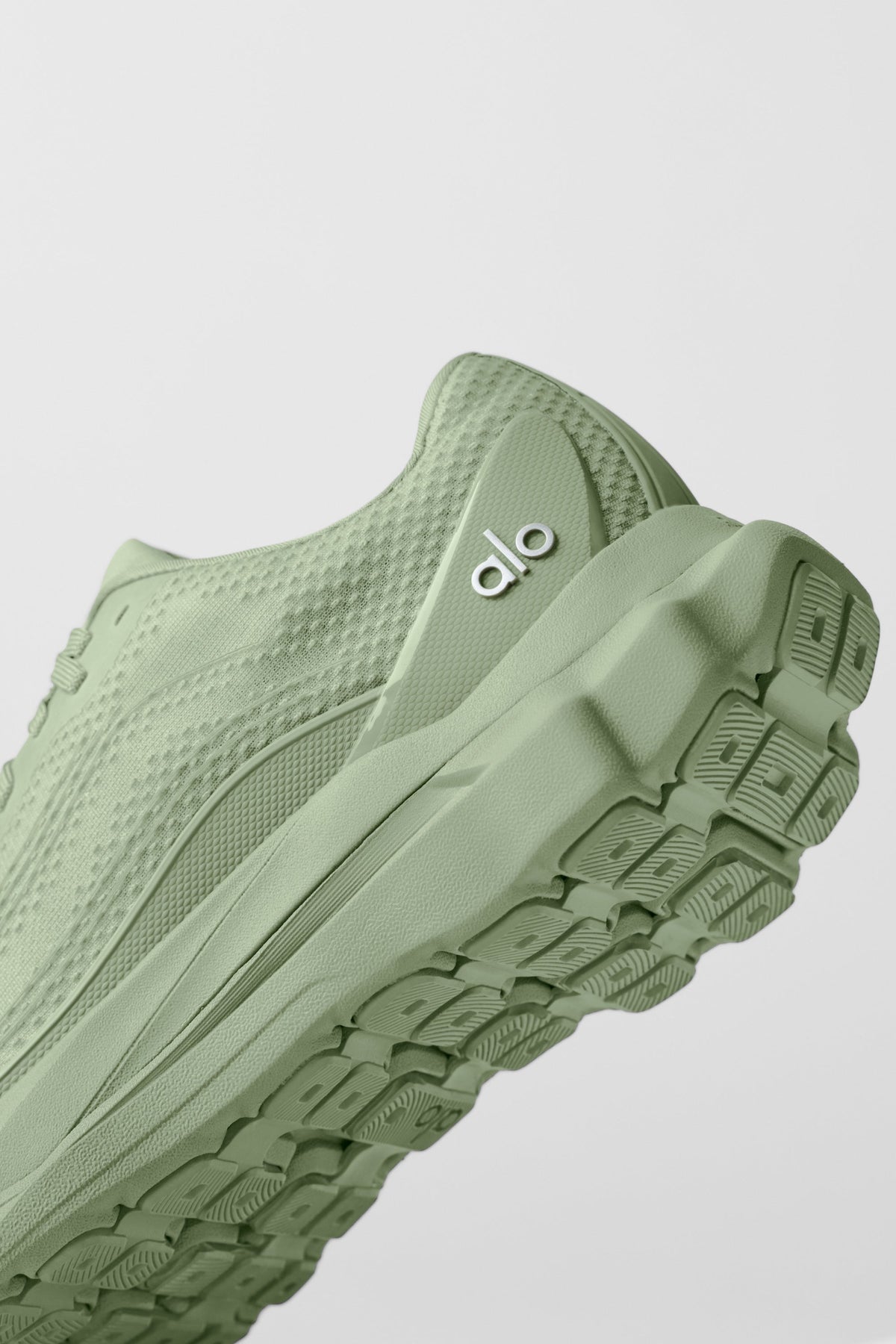ALO Runner - Dune Grass product image 6, provided for visual reference and product detail review