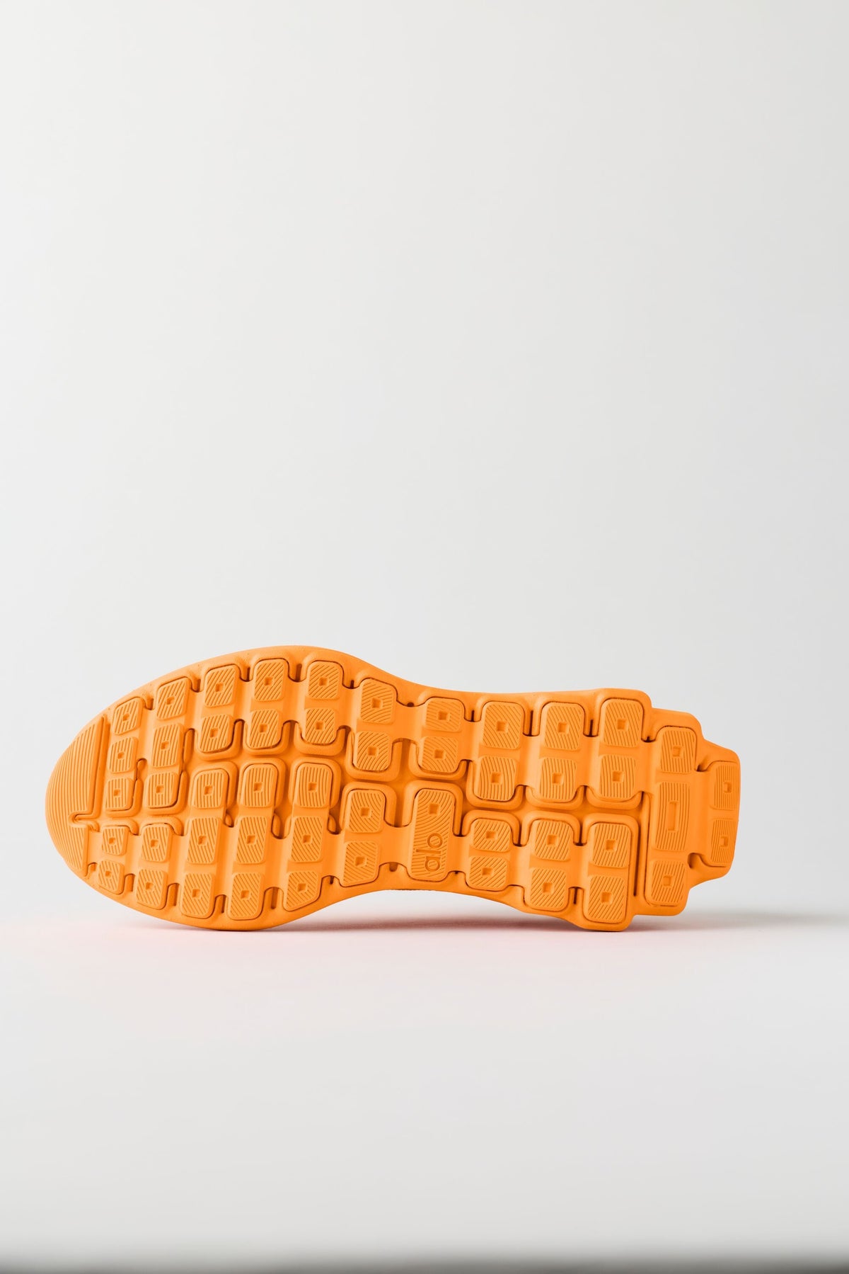 ALO Runner - Satsuma Breeze product image 5, provided for visual reference and product detail review