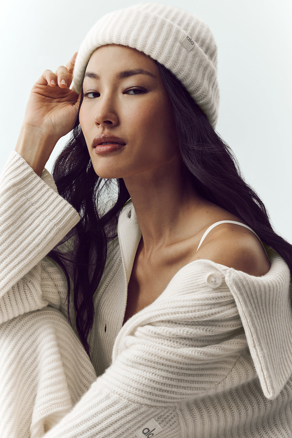 Courchevel Cashmere Beanie - Ivory product image 1, provided for visual reference and product detail review