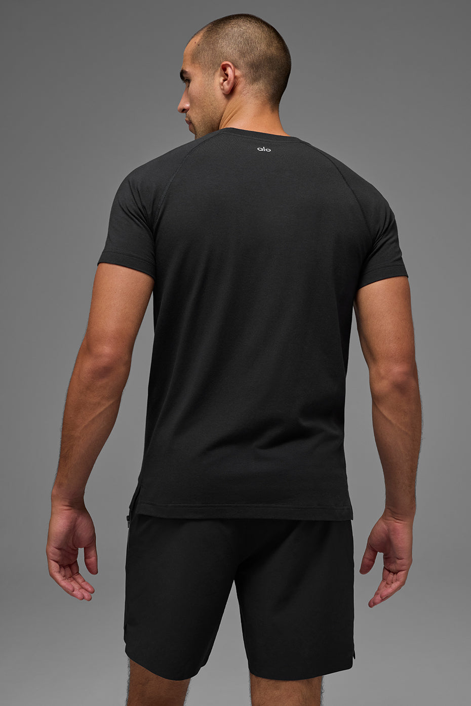 ALO Vapor Crewneck Short Sleeve - Black product image 3, provided for visual reference and product detail review