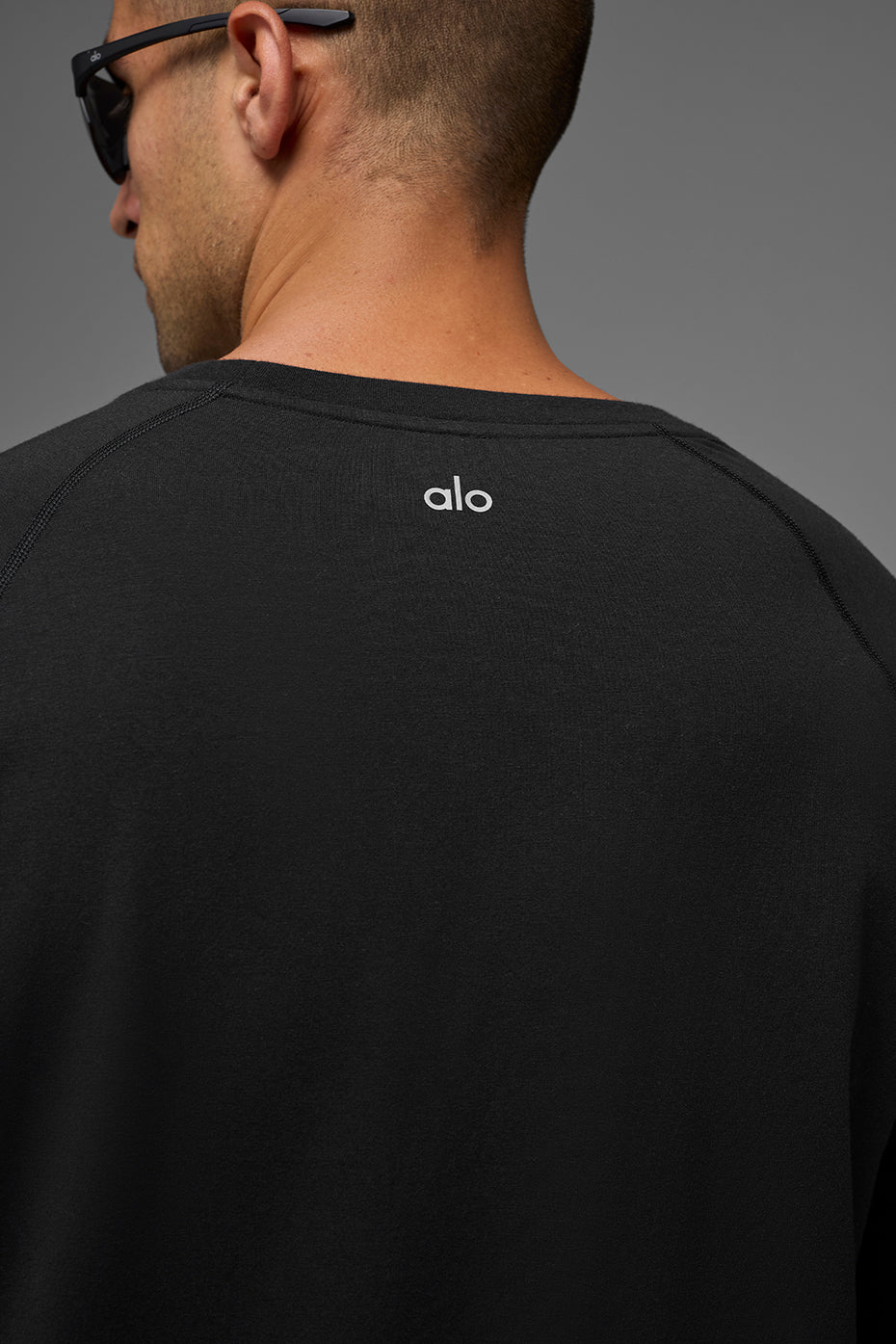 ALO Vapor Crewneck Long Sleeve - Black product image 4, provided for visual reference and product detail review