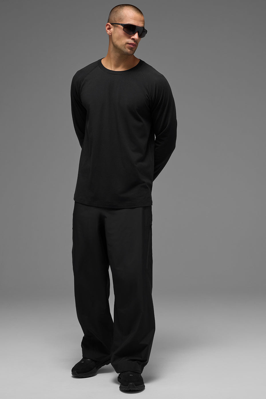 ALO Vapor Crewneck Long Sleeve - Black product image 3, provided for visual reference and product detail review
