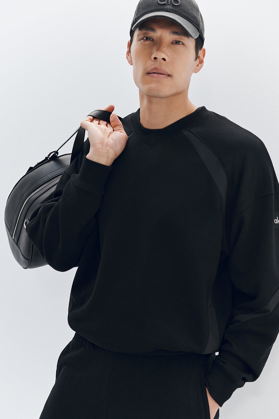 Field Crew Neck Sweatshirt - Black product image 1, provided for visual reference and product detail review