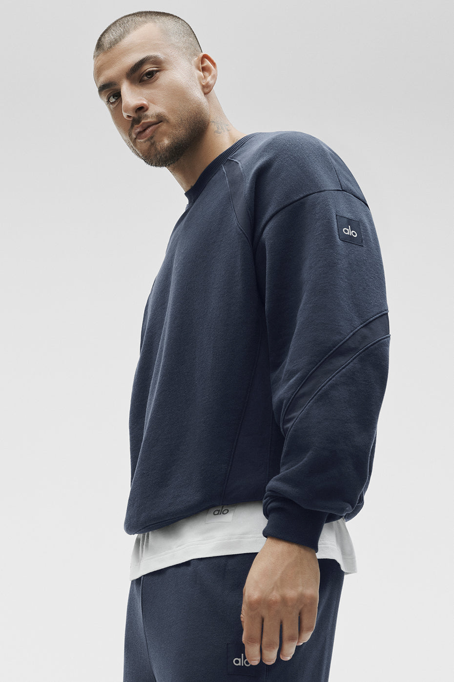 Field Crew Neck Sweatshirt - Navy product image 3, provided for visual reference and product detail review