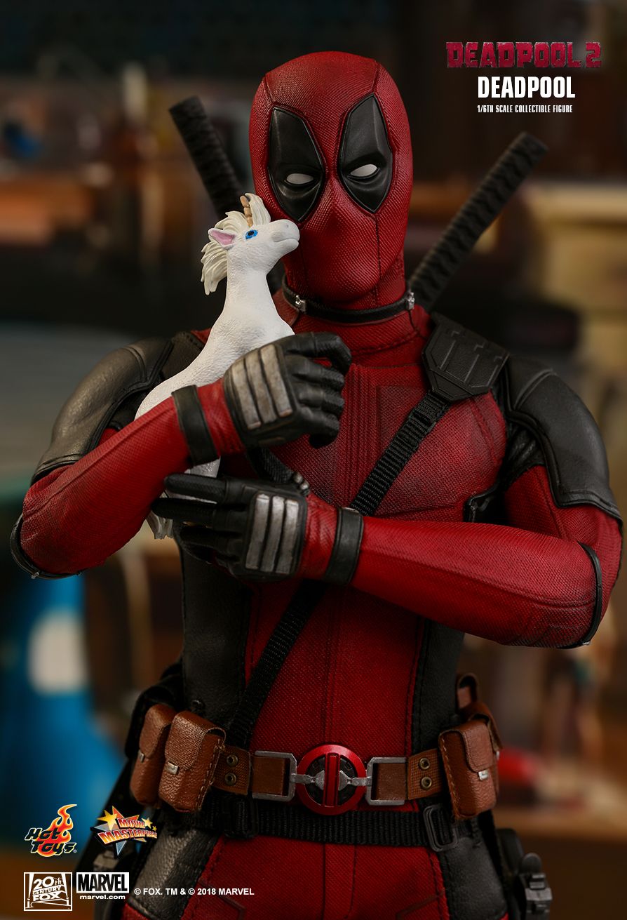Hot Toys Deadpool 1/6 Scale Action Figure product image 3, provided for visual reference and product detail review