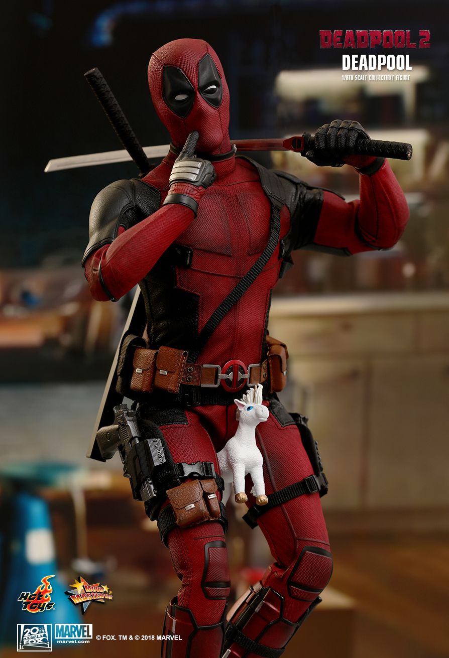 Hot Toys Deadpool 1/6 Scale Action Figure product image 2, provided for visual reference and product detail review