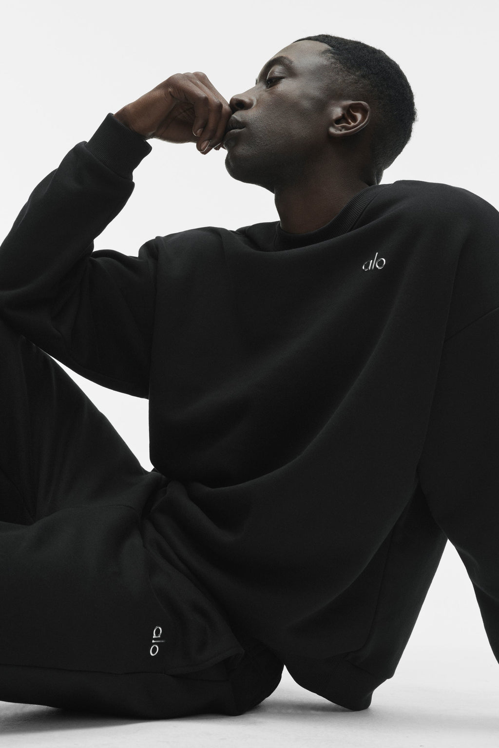 Accolade Crew Neck Pullover - Black product image 4, provided for visual reference and product detail review