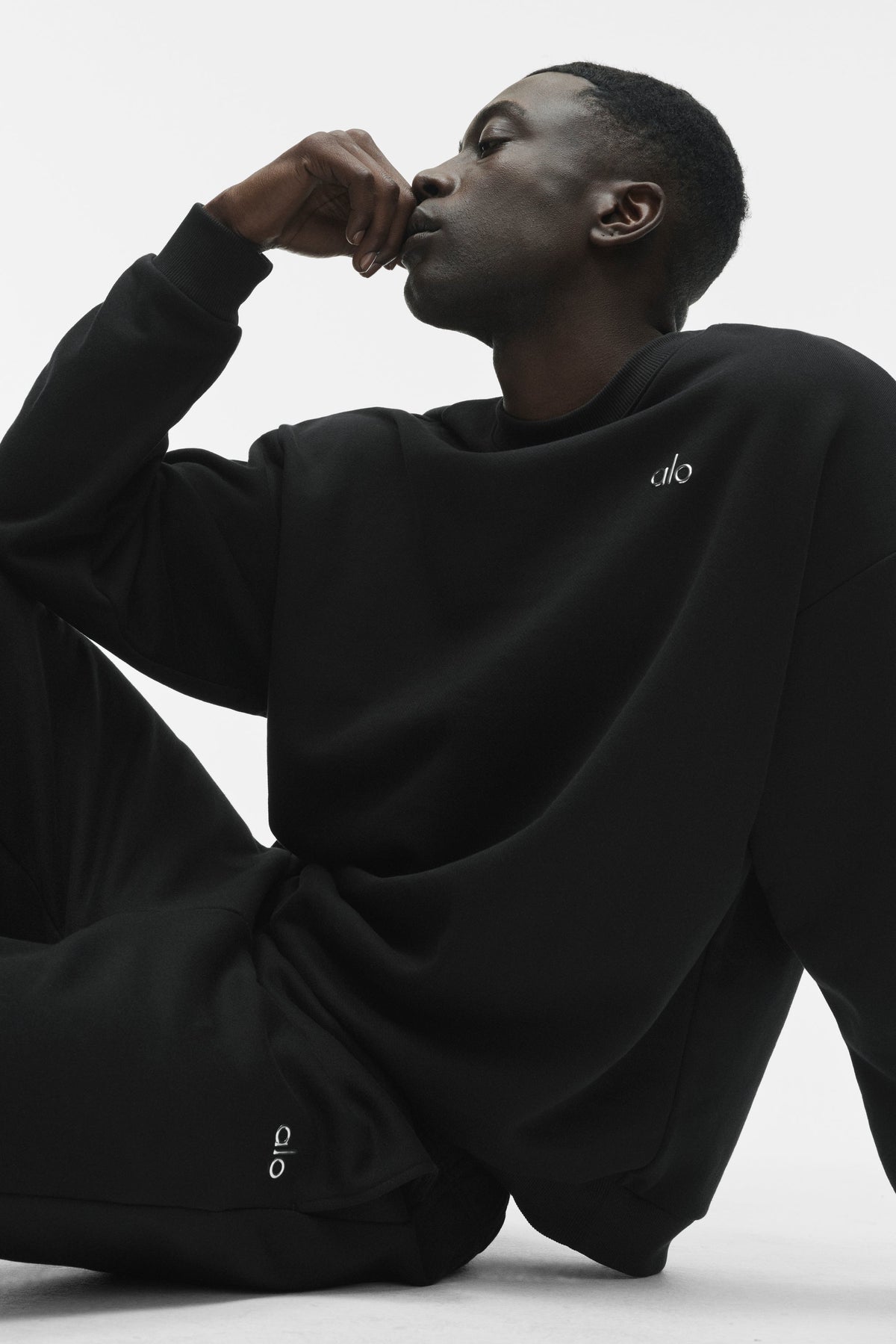 Accolade Crew Neck Pullover - Black product image 4, provided for visual reference and product detail review