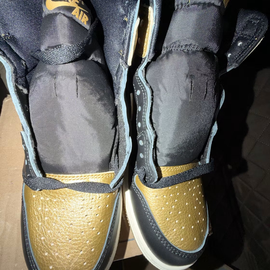 Air Jordan 1 Retro High OG Black Metallic Gold (GS) product image 4, provided for visual reference and product detail review