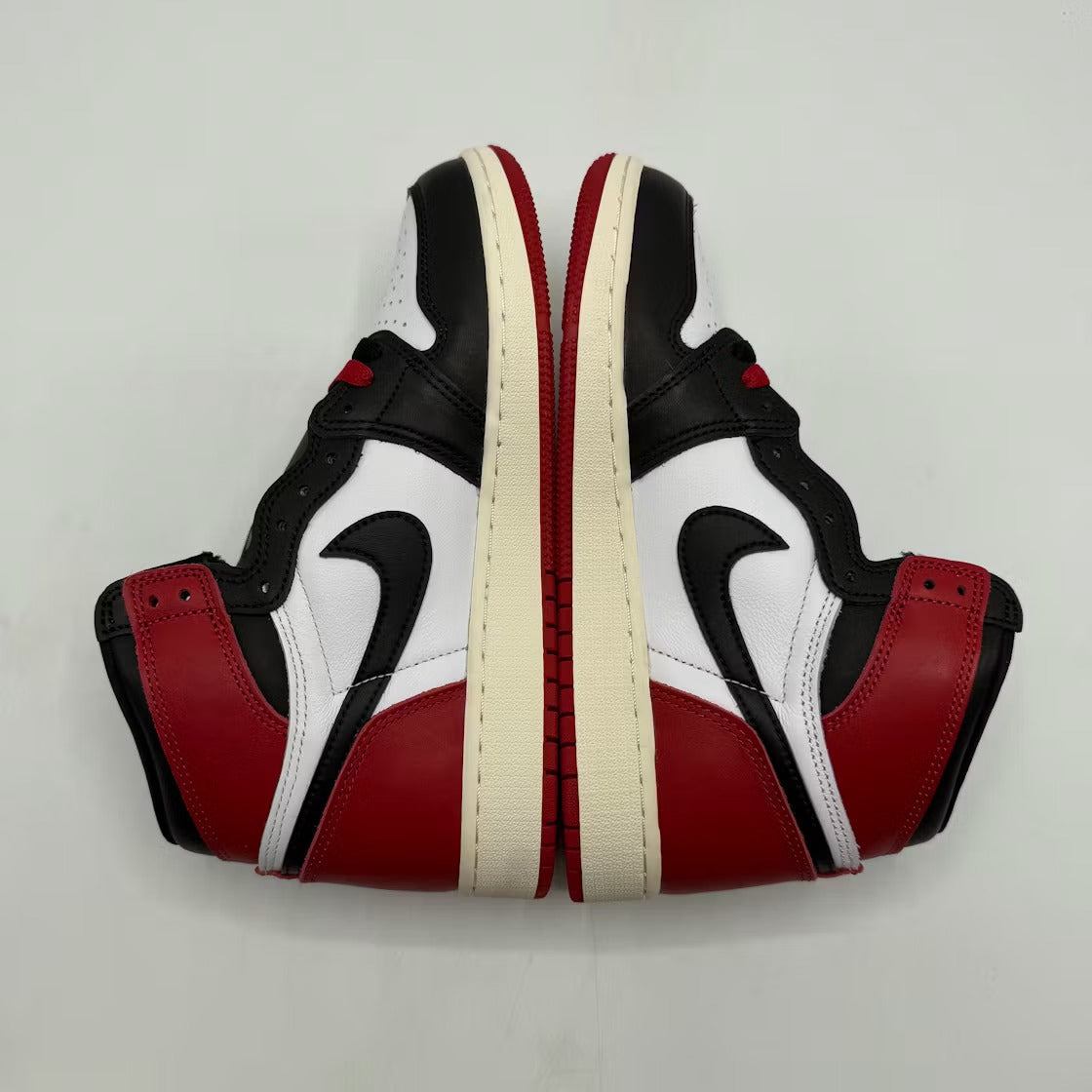 Air Jordan 1 Retro High OG Black Toe Reimagined (GS) product image 4, provided for visual reference and product detail review
