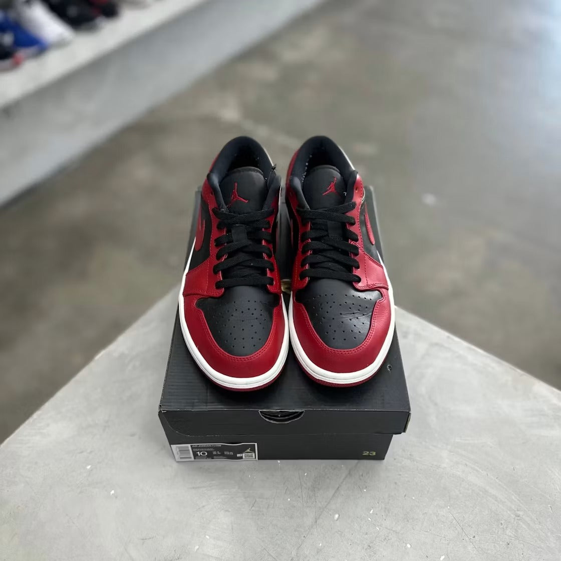 Air Jordan 1 Low Reverse Bred product image 3, provided for visual reference and product detail review