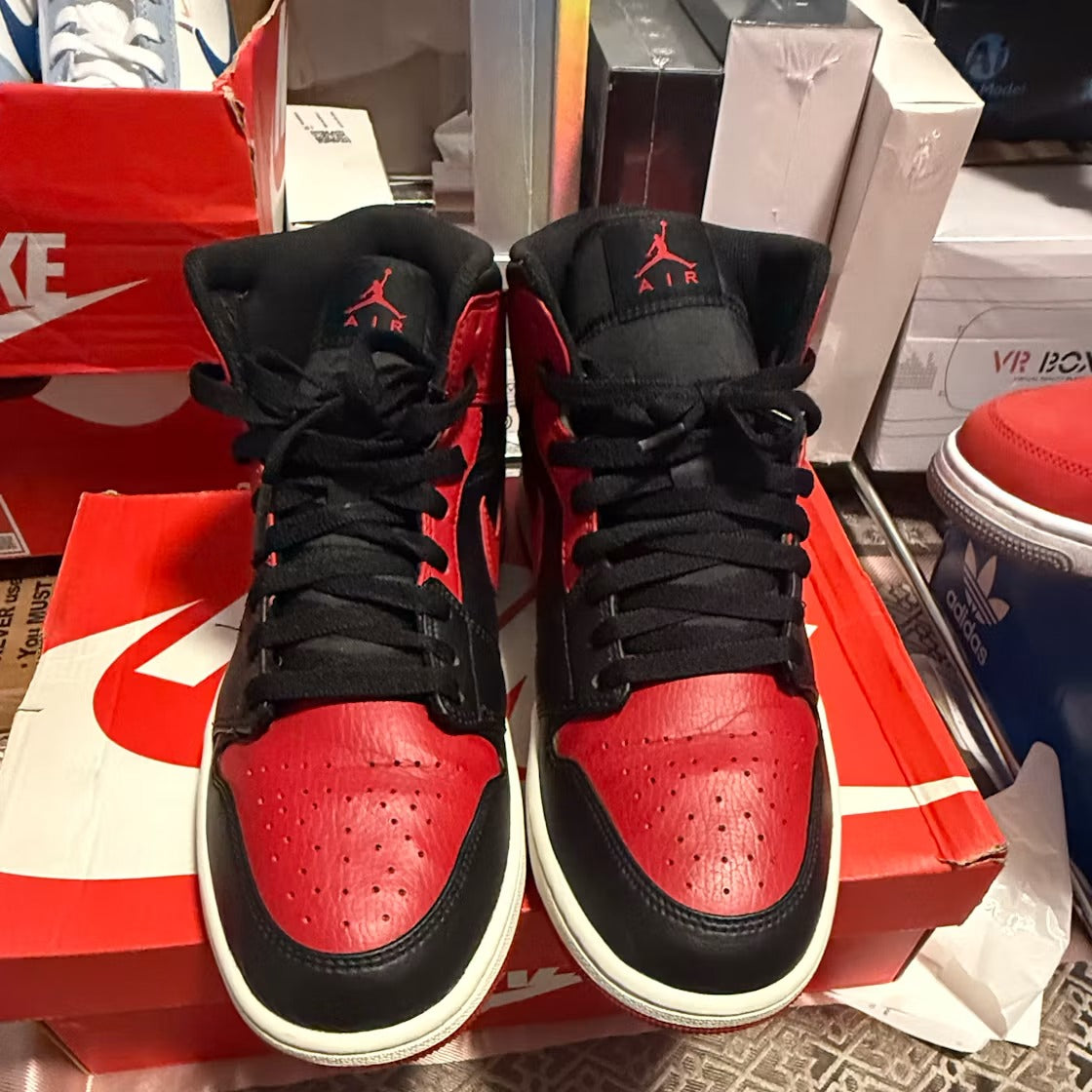 Air Jordan 1 Mid Banned (2020) product image 2, provided for visual reference and product detail review