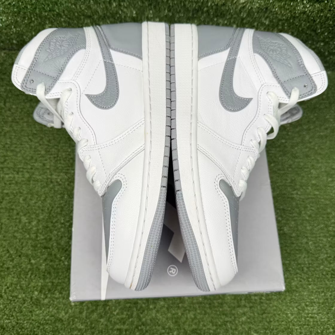 Air Jordan 1 Retro High OG Stealth product image 5, provided for visual reference and product detail review