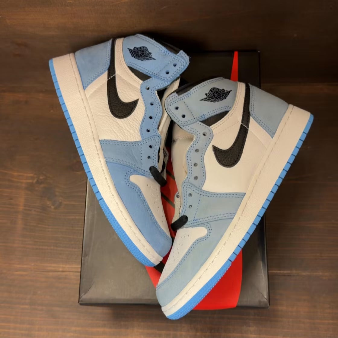 Air Jordan 1 Retro High OG University Blue (GS) product image 2, provided for visual reference and product detail review
