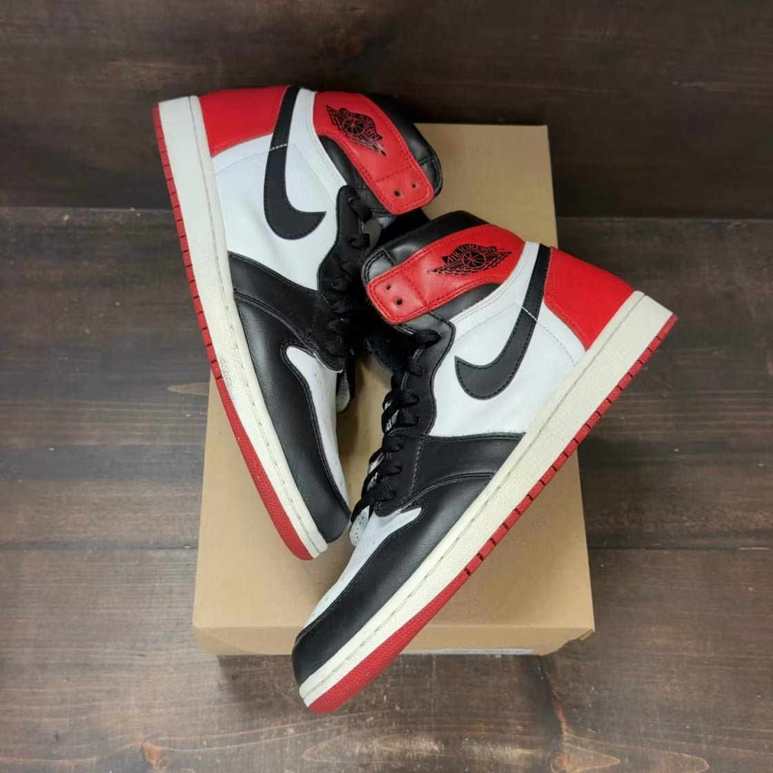 Air Jordan 1 Retro Black Toe (2016) product image 2, provided for visual reference and product detail review