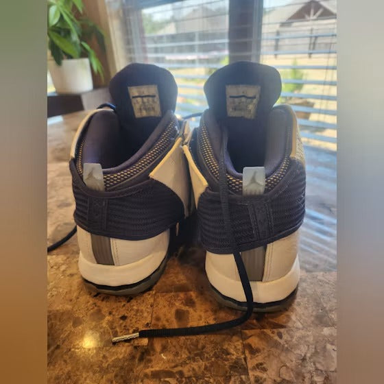 Air Jordan 16 Retro Midnight Navy (2016) product image 4, provided for visual reference and product detail review