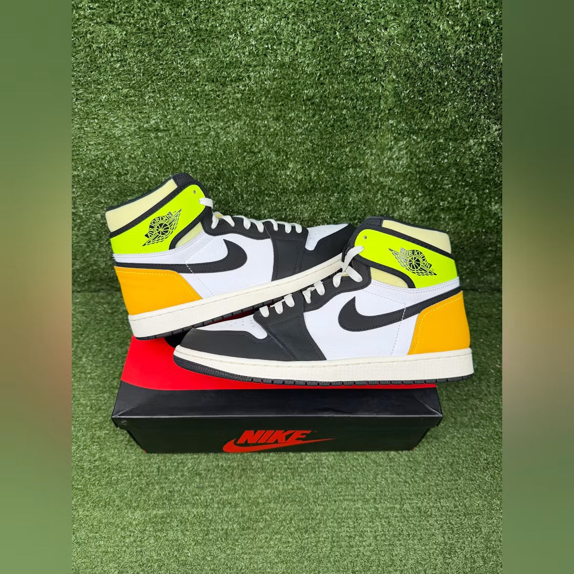 Air Jordan 1 Retro High White Black Volt University Gold product image 2, provided for visual reference and product detail