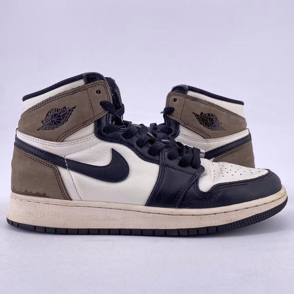 Air Jordan 1 Retro High Dark Mocha (GS) product image 2, provided for visual reference and product detail review