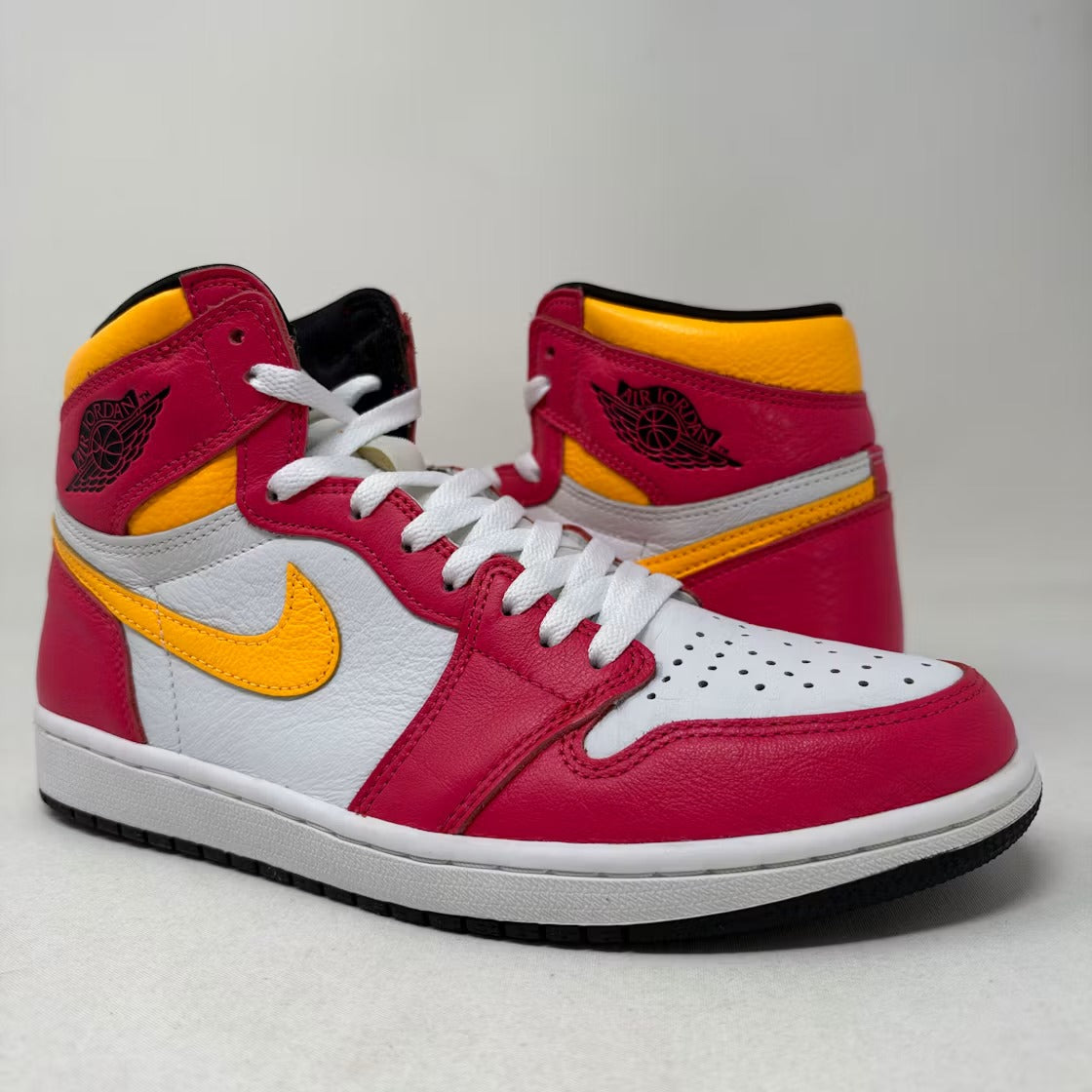 Air Jordan 1 Retro High OG Light Fusion Red product image 2, provided for visual reference and product detail review