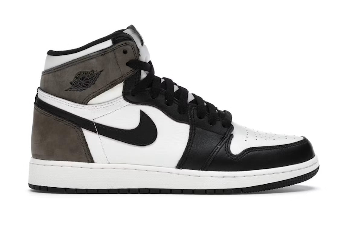 Air Jordan 1 Retro High Dark Mocha (GS) product image 1, provided for visual reference and product detail review