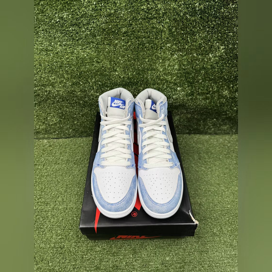 Air Jordan 1 Retro High Hyper Royal Smoke Grey (GS) product image 3, provided for visual reference and product detail review