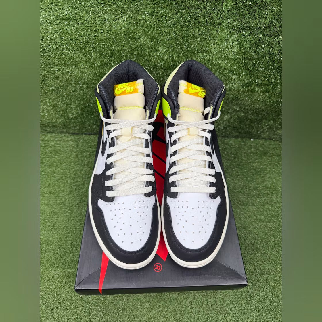Air Jordan 1 Retro High White Black Volt University Gold product image 3, provided for visual reference and product detail