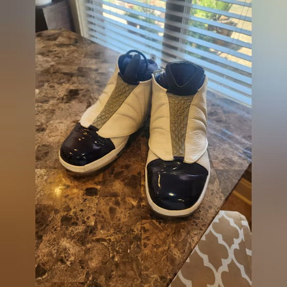Air Jordan 16 Retro Midnight Navy (2016) product image 5, provided for visual reference and product detail review