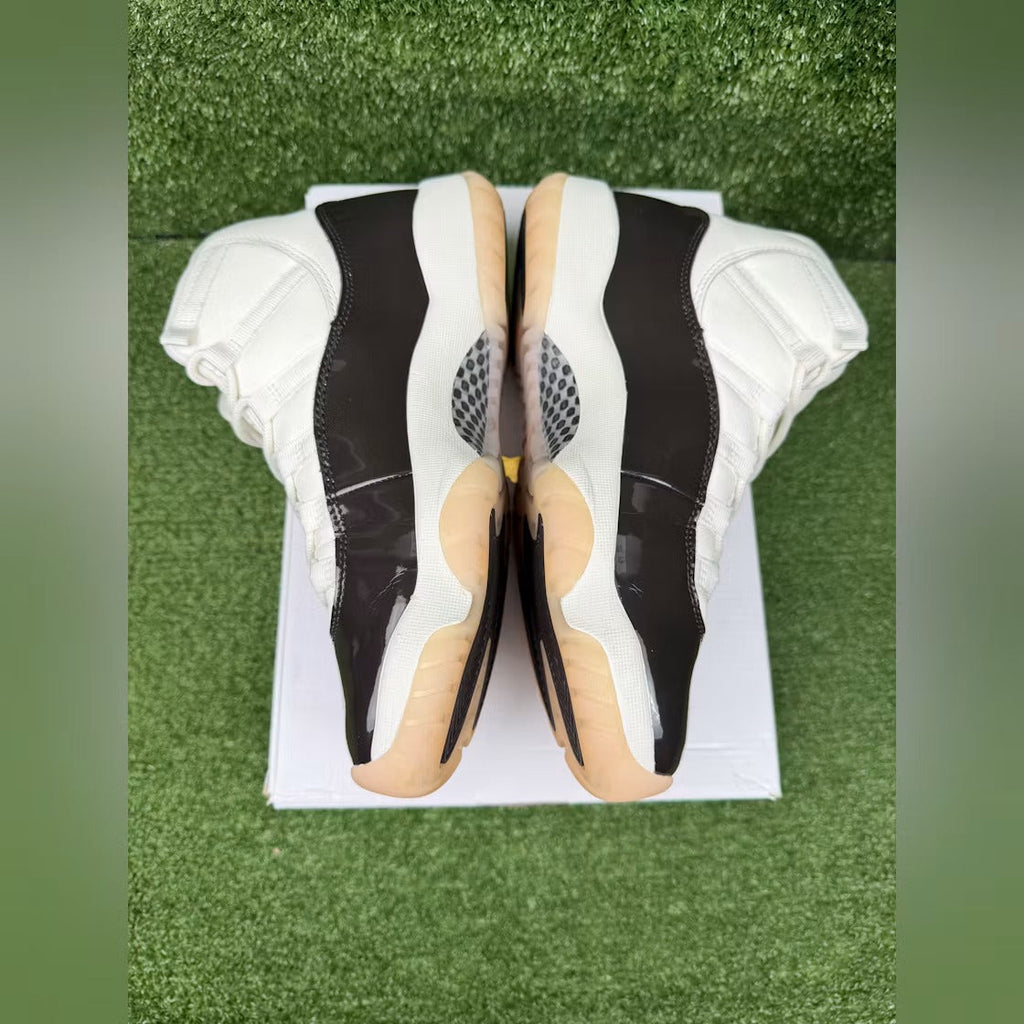Air Jordan 11 Retro Neapolitan (Women) product image 4, provided for visual reference and product detail review