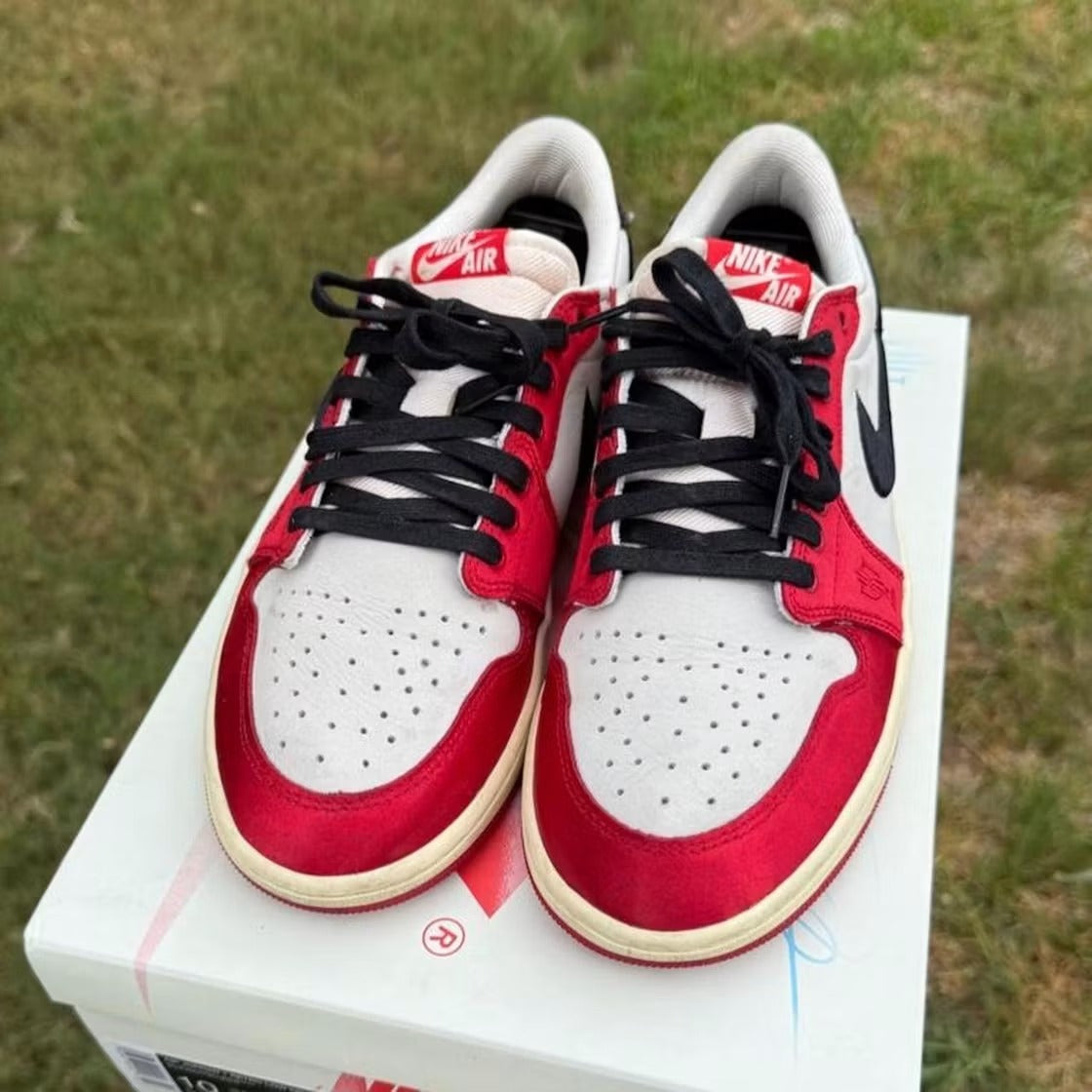 Air Jordan 1 Retro Low OG Trophy Room Rookie Card Away product image 2, provided for visual reference and product detail