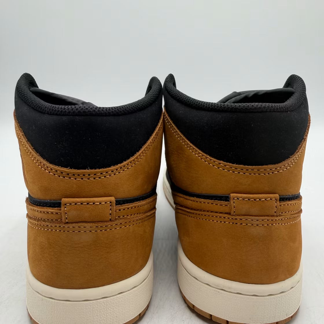 Air Jordan 1 Mid SE Black Flax product image 5, provided for visual reference and product detail review