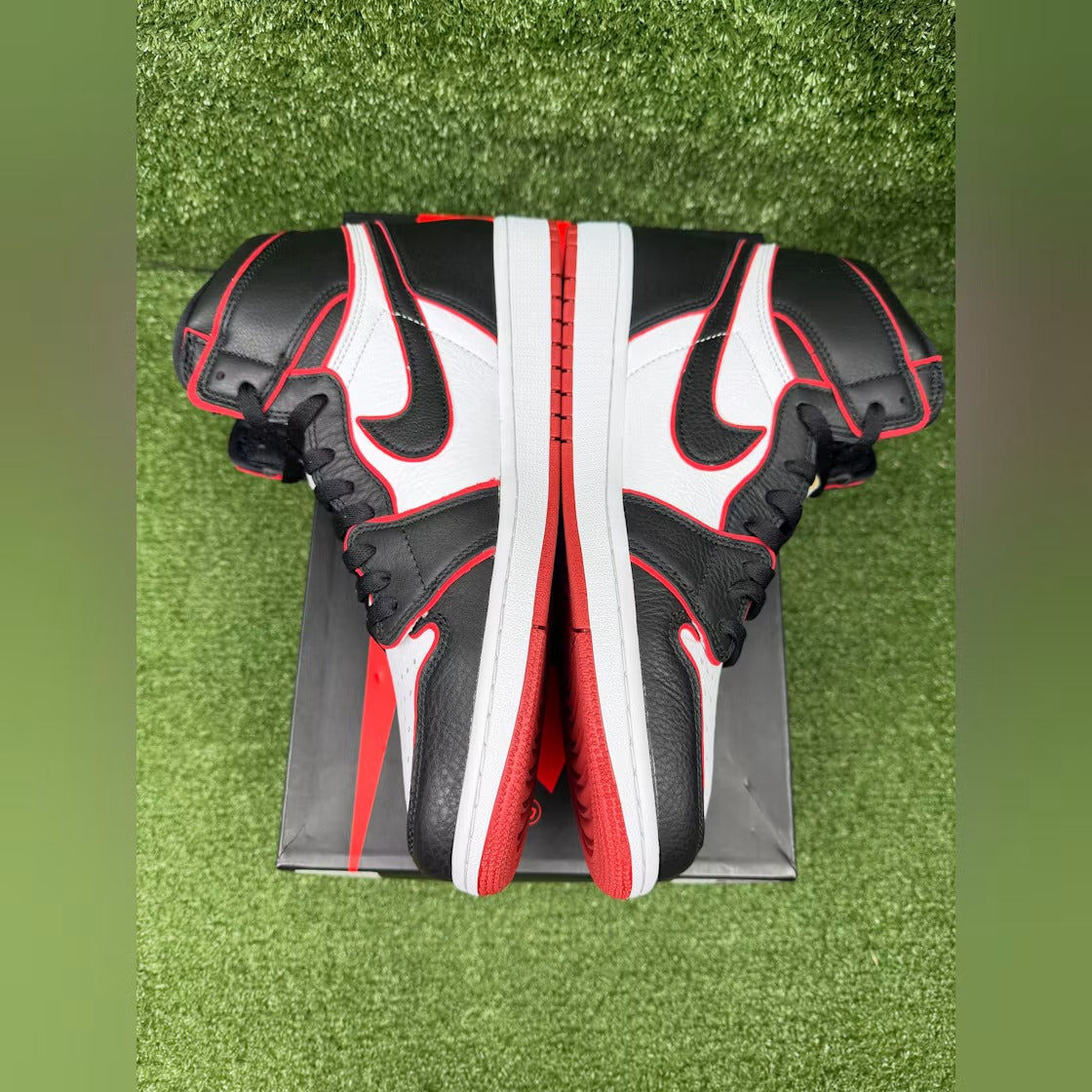 Air Jordan 1 Retro High Bloodline product image 6, provided for visual reference and product detail review