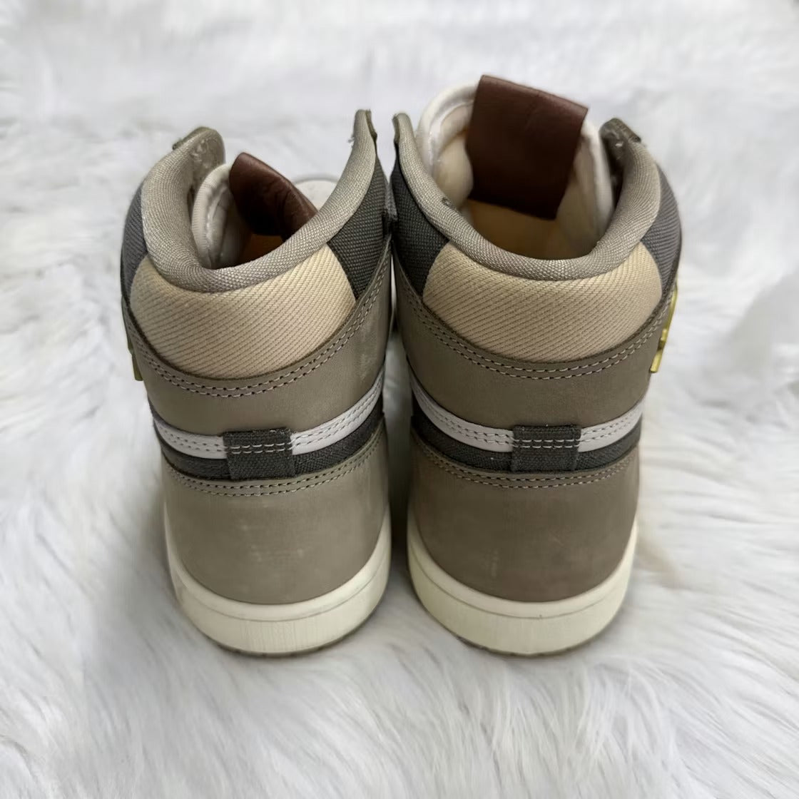 Air Jordan 1 Retro High OG Khaki (Women) product image 3, provided for visual reference and product detail review