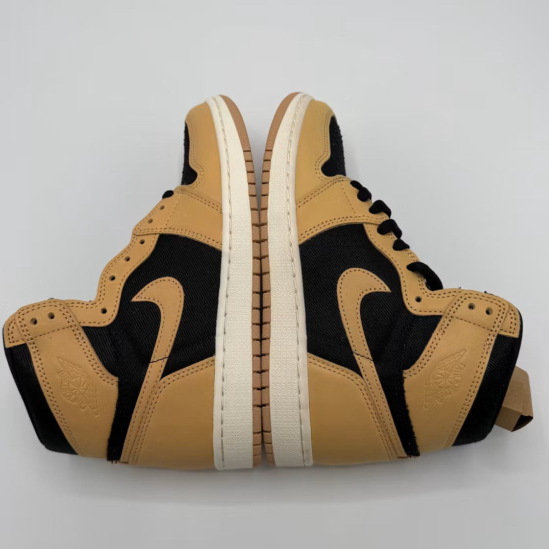 Air Jordan 1 Retro High OG Heirloom product image 4, provided for visual reference and product detail review