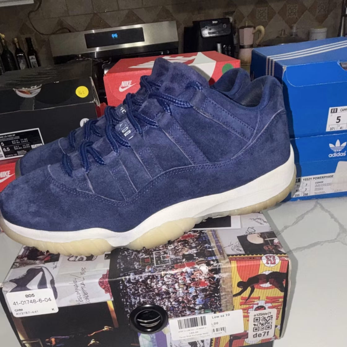 Air Jordan 11 Retro Low Derek Jeter RE2PECT product image 2, provided for visual reference and product detail review
