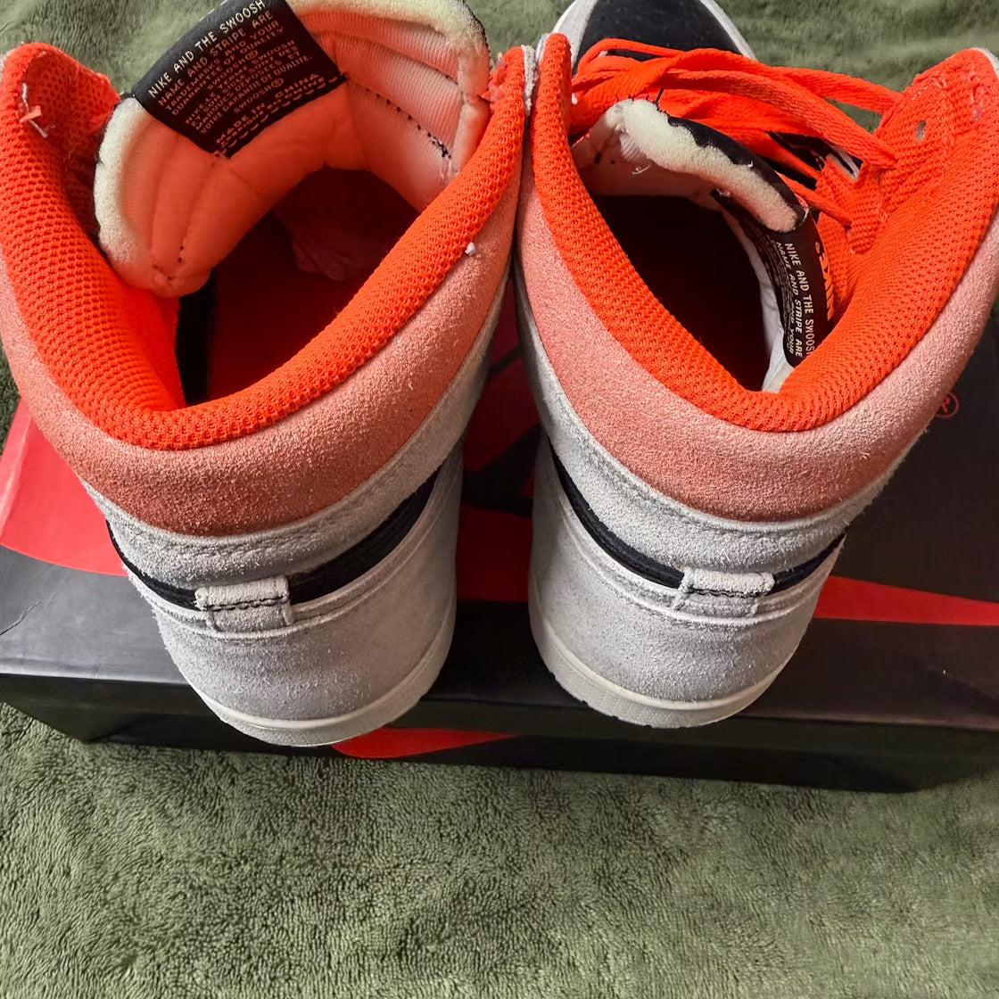 Air Jordan 1 Retro High Neutral Grey Hyper Crimson product image 4, provided for visual reference and product detail review