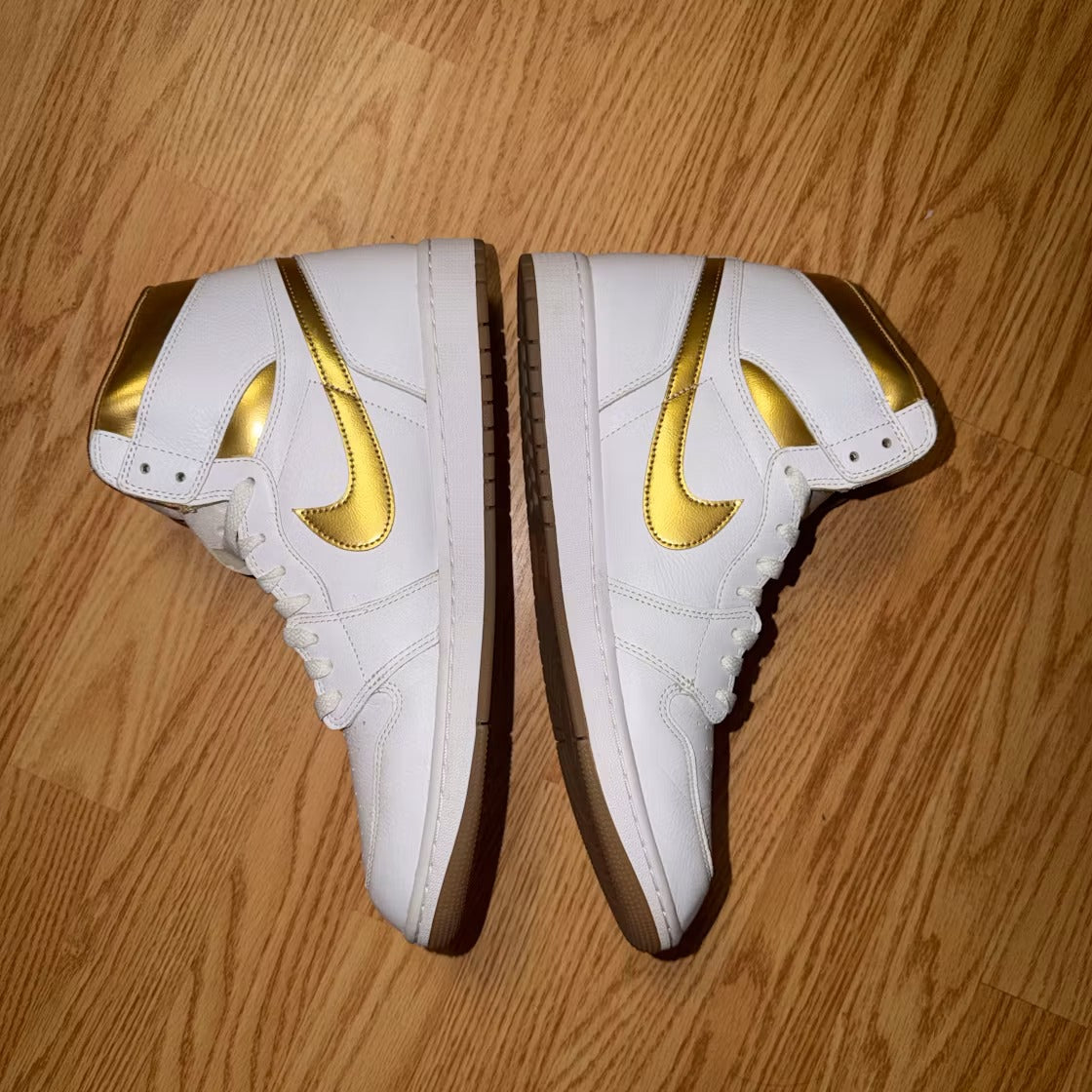 Air Jordan 1 Retro High OG Metallic Gold (Women) product image 6, provided for visual reference and product detail review