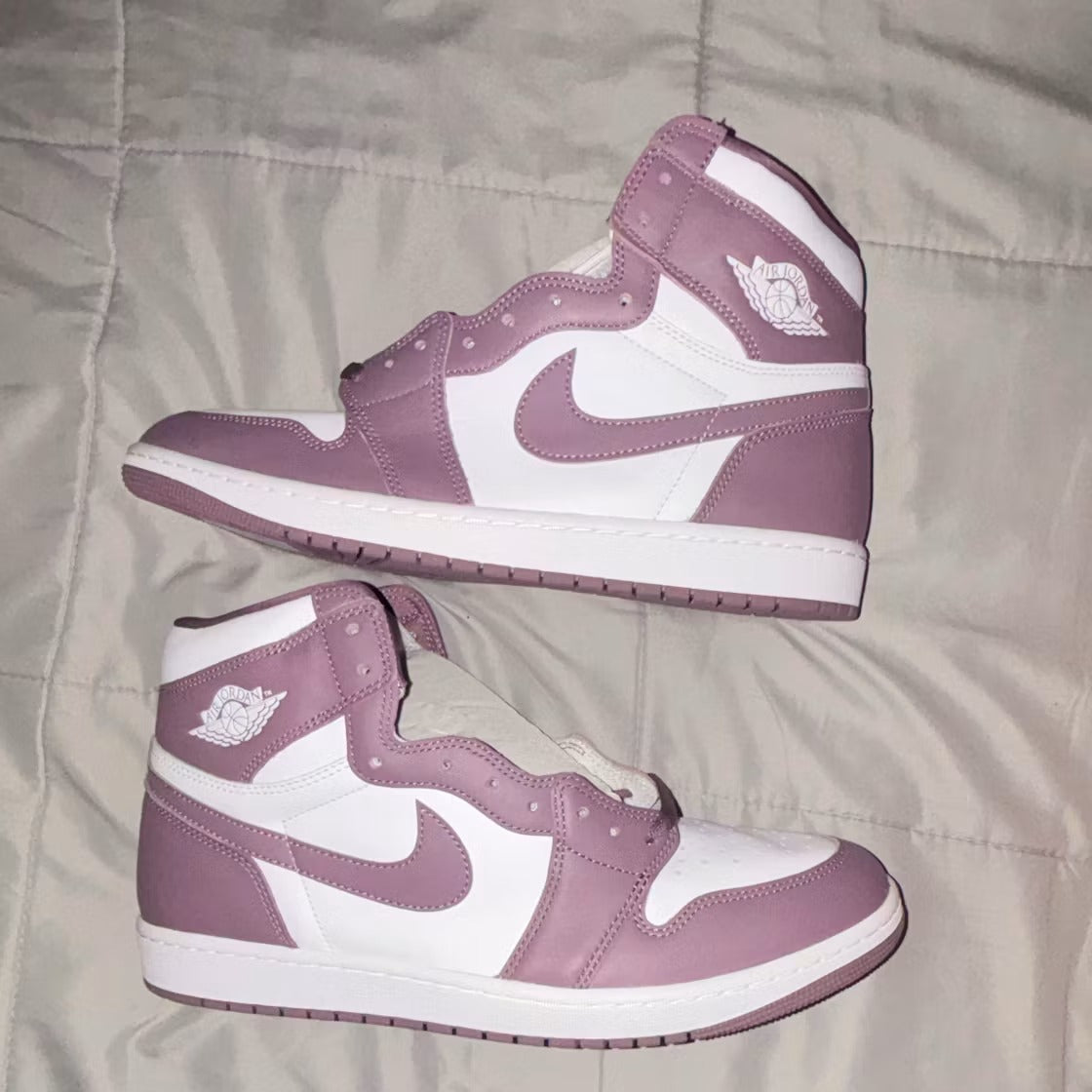 Air Jordan 1 Retro High OG Mauve product image 2, provided for visual reference and product detail review