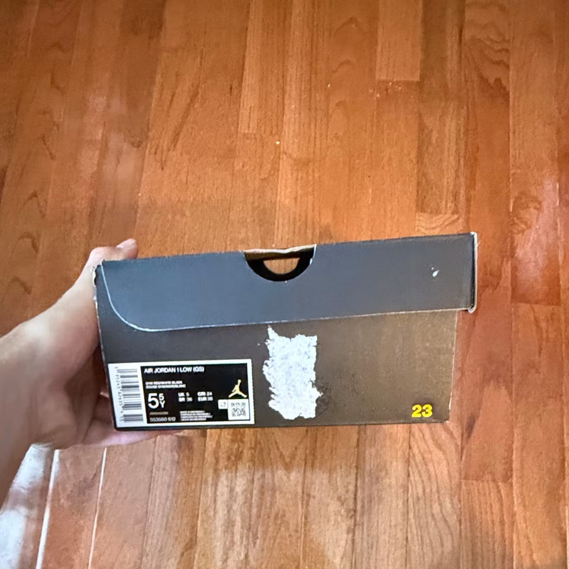 Air Jordan 1 Low Bred Toe (GS) product image 3, provided for visual reference and product detail review
