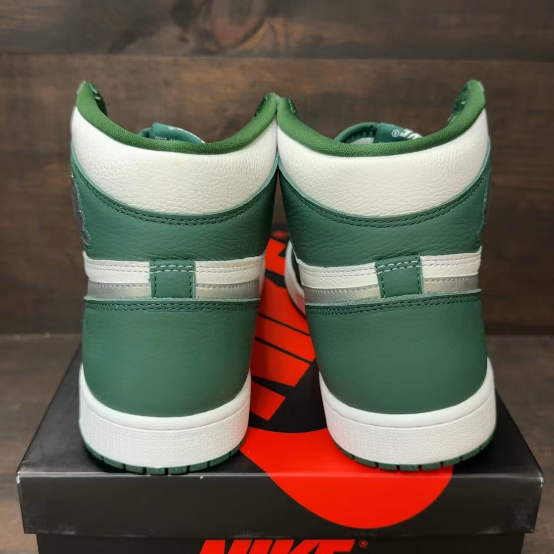 Air Jordan 1 Retro High OG Gorge Green product image 5, provided for visual reference and product detail review