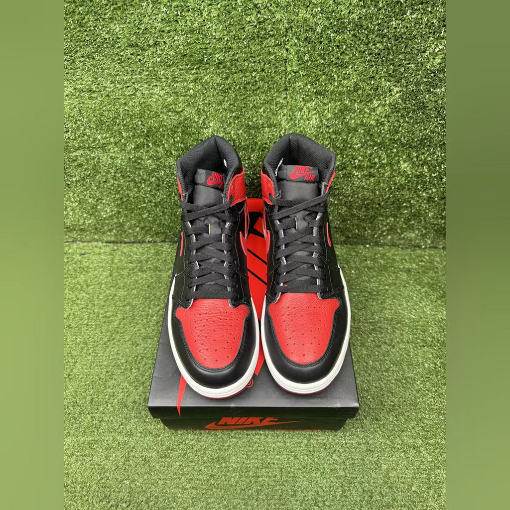 Air Jordan 1 Retro High Bred Banned (2016) product image 3, provided for visual reference and product detail review