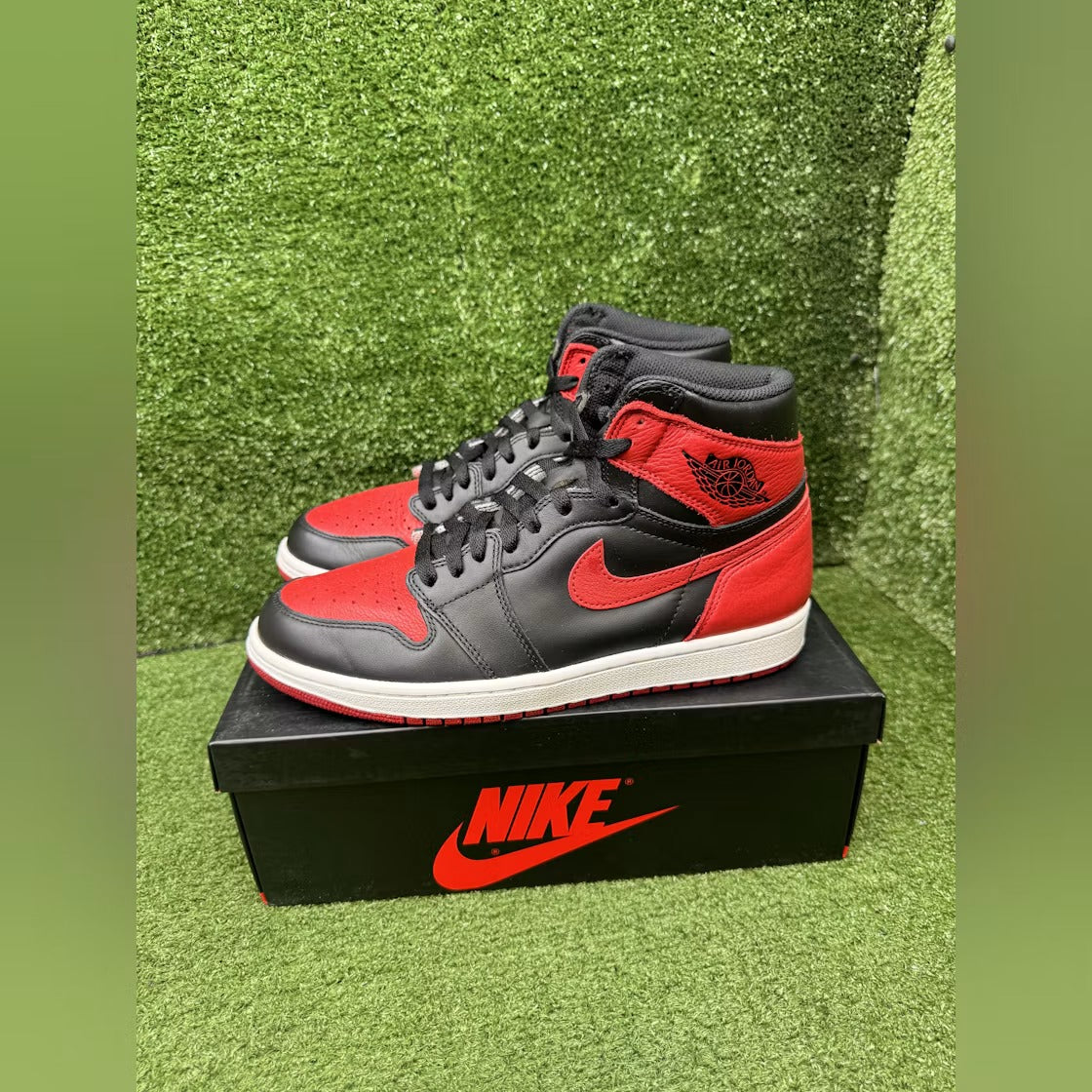 Air Jordan 1 Retro High Bred Banned (2016) product image 5, provided for visual reference and product detail review