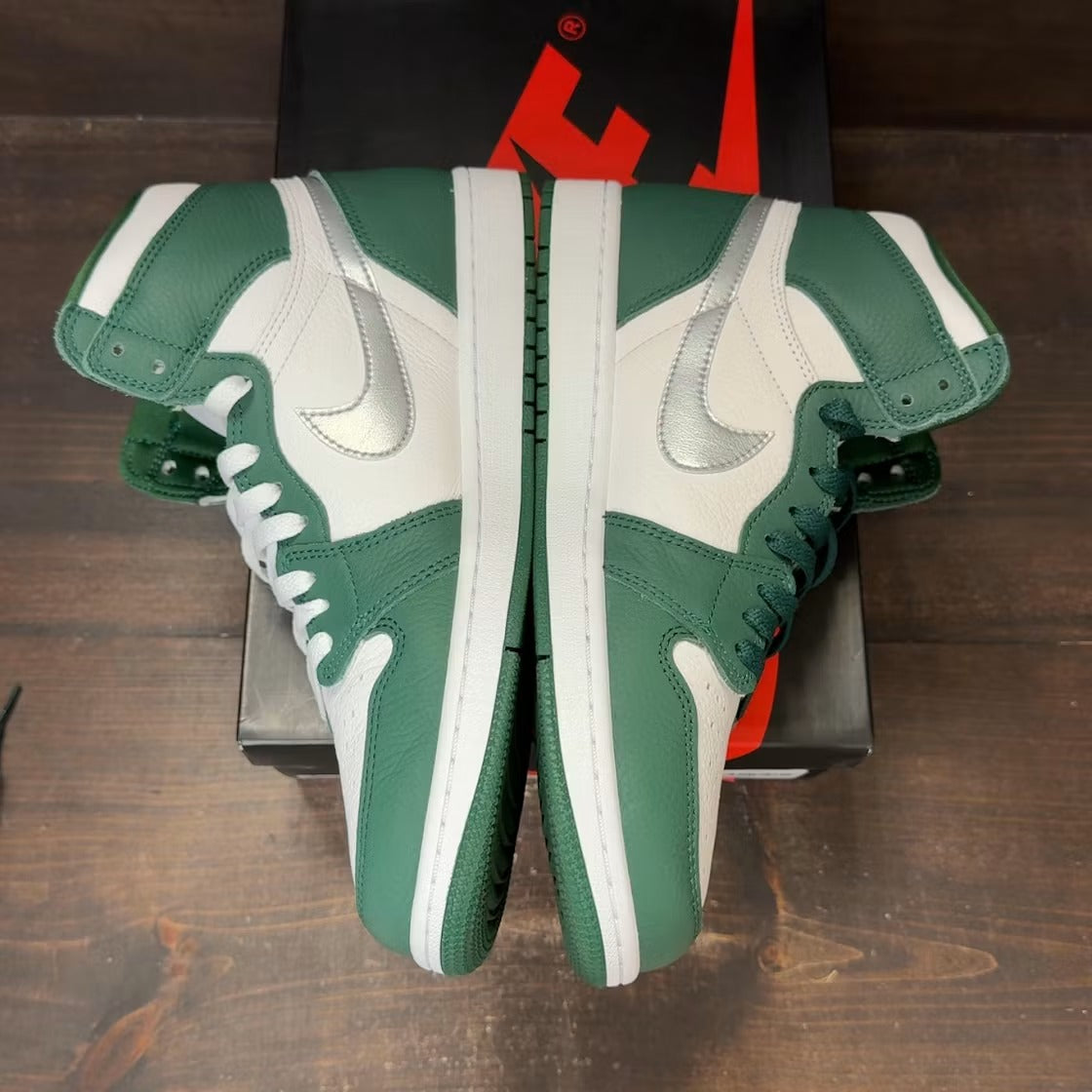 Air Jordan 1 Retro High OG Gorge Green product image 4, provided for visual reference and product detail review