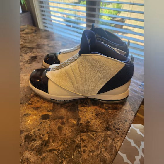 Air Jordan 16 Retro Midnight Navy (2016) product image 2, provided for visual reference and product detail review