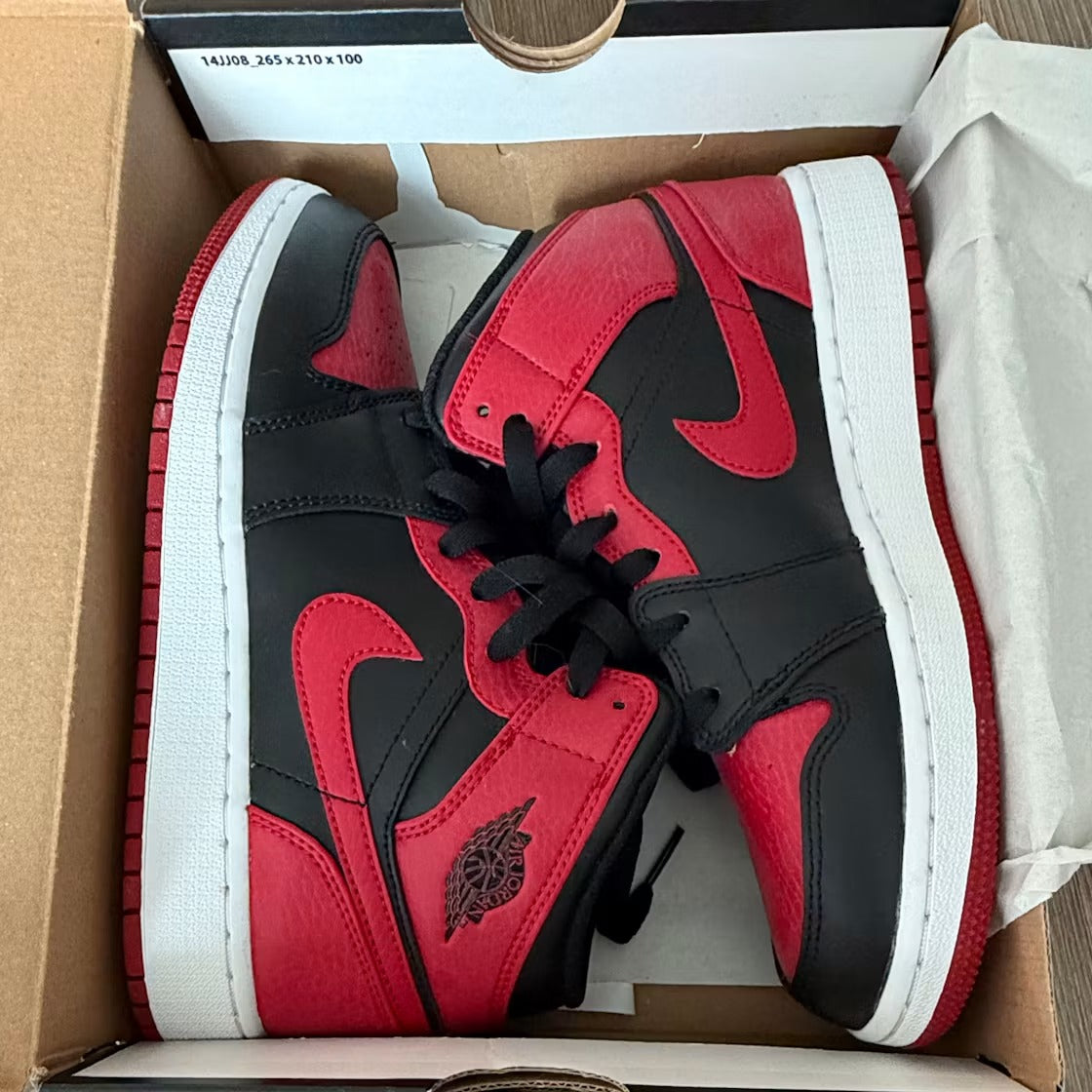 Air Jordan 1 Mid Banned (2020) (GS) product image 3, provided for visual reference and product detail review