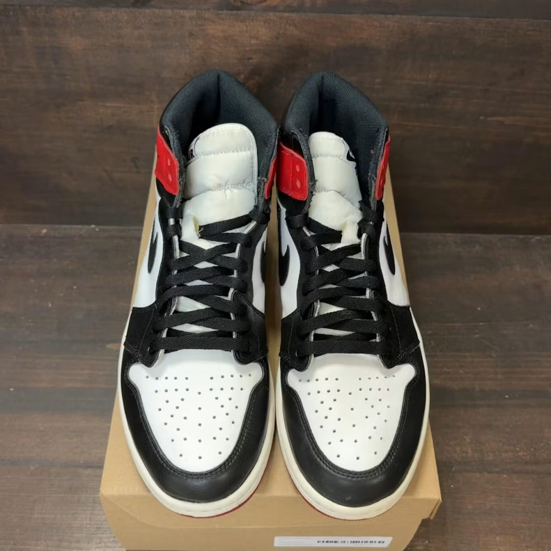 Air Jordan 1 Retro Black Toe (2016) product image 3, provided for visual reference and product detail review