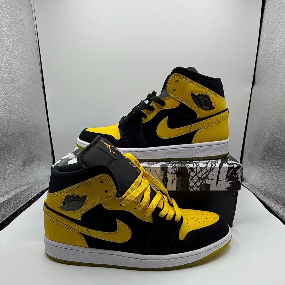 Air Jordan 1 Mid New Love (2025) product image 2, provided for visual reference and product detail review