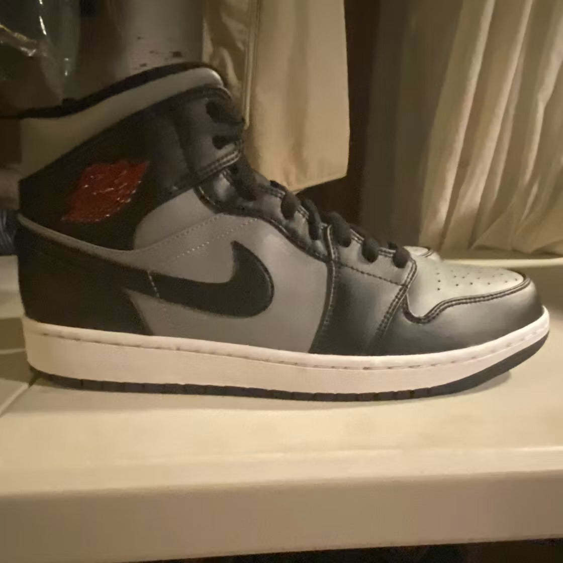 Air Jordan 1 Mid Shadow Red product image 2, provided for visual reference and product detail review