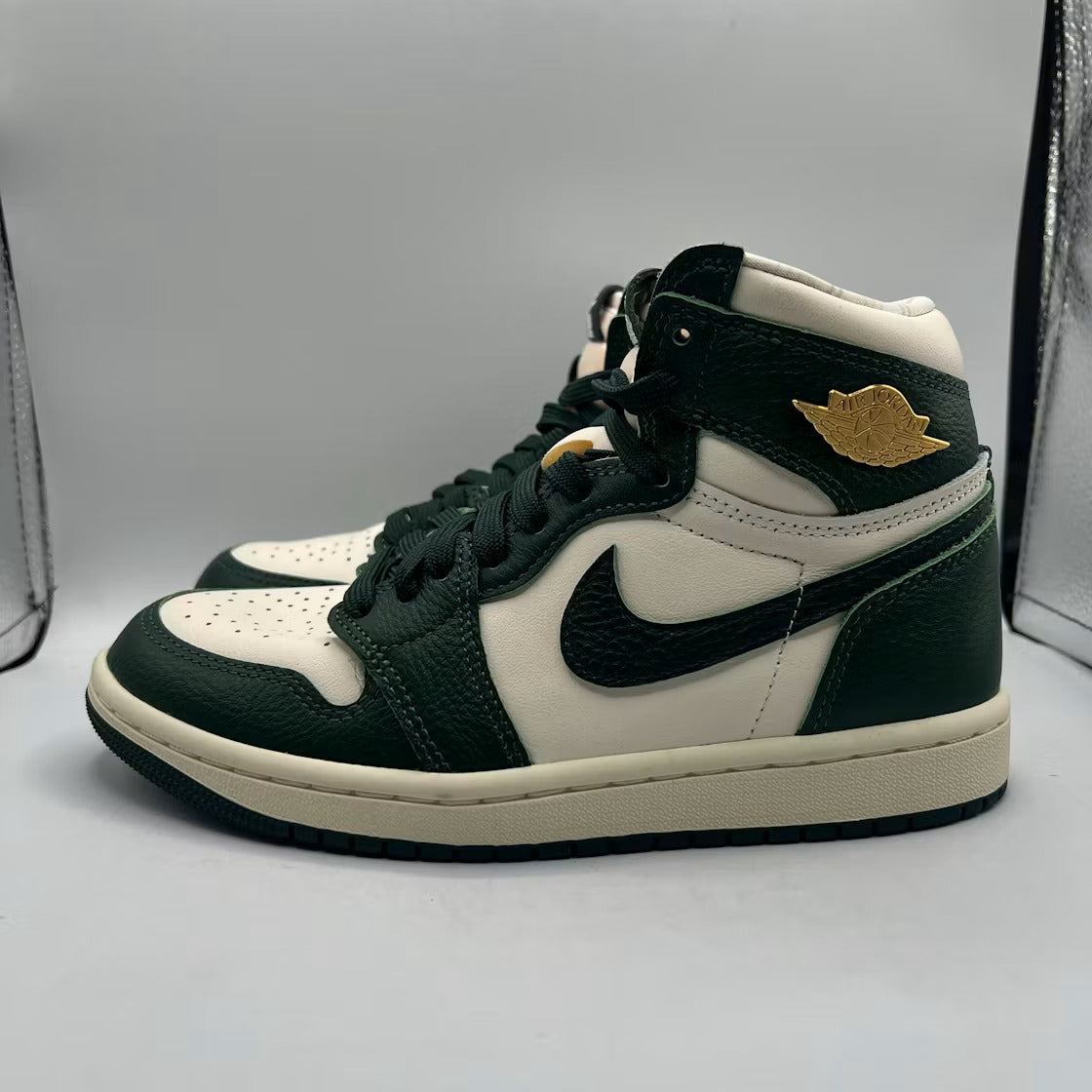 Air Jordan 1 Retro High Fir Pro Green (Women) product image 2, provided for visual reference and product detail review